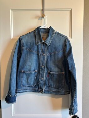 Levi's Women's Medium Blue Denim Trucker Jacket